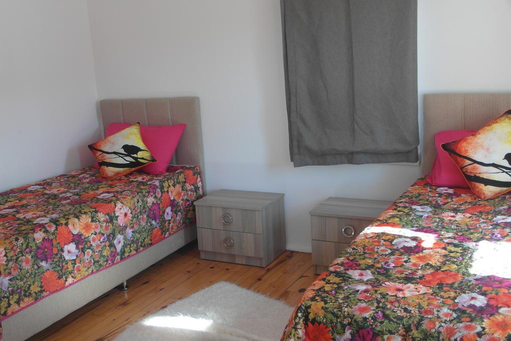 Beach House Apartment 시데 객실 사진